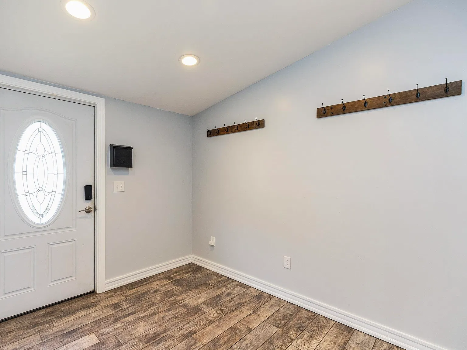 6 bed, 3.0 bath, 3392 sqft, $4,250 — Photo 3