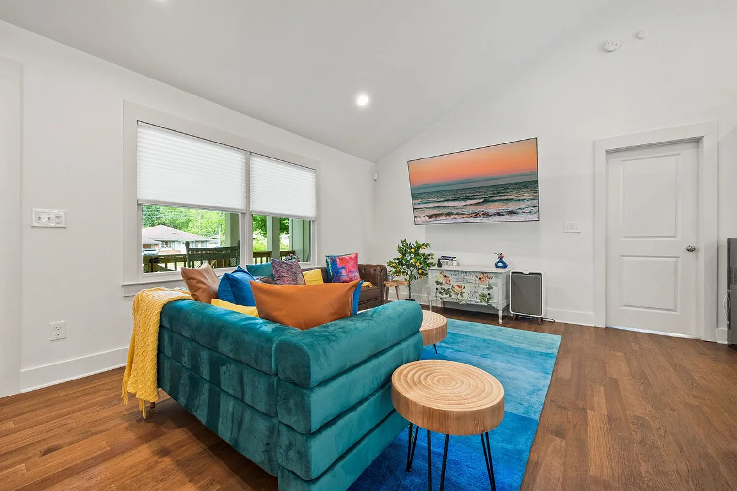3 bed, 3.0 bath, $5,584 — Photo 3
