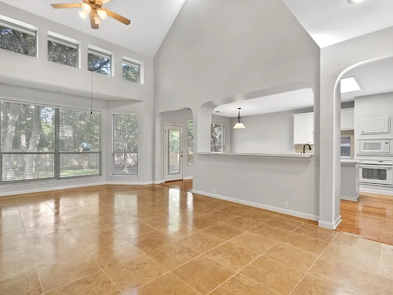 10724 Thoroughbred Dr — Photo 8