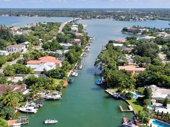 749 Siesta Dr, Sarasota, FL 34242