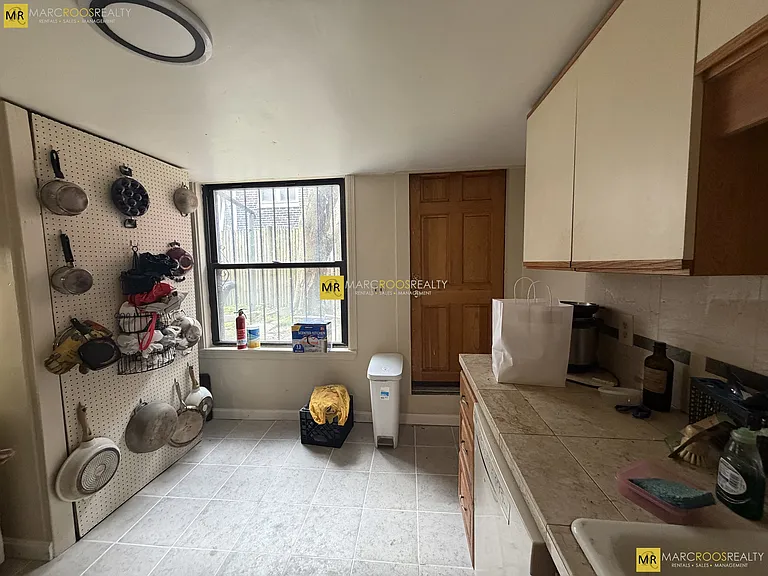 36 Sussex St #B — Photo 7