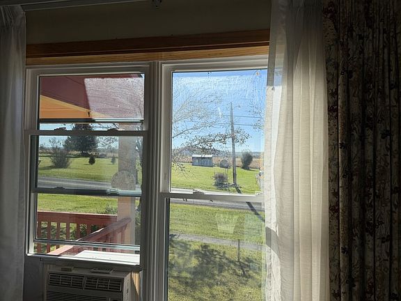 4th image of 1134 Seanor Rd
