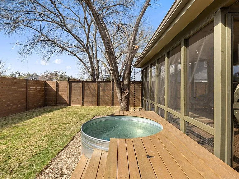 8202 Cache Dr — Photo 35