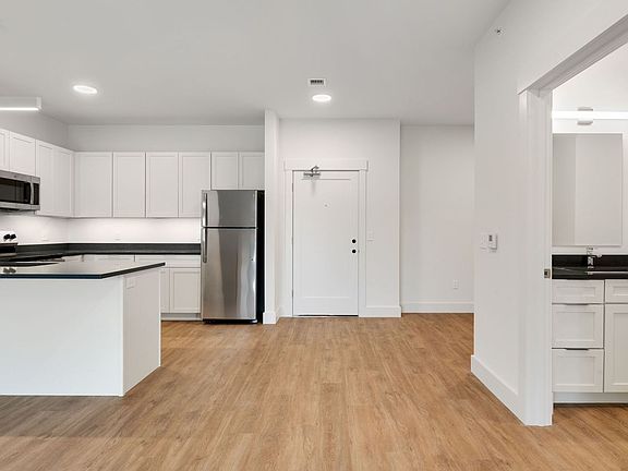 4th image of 118 Dylan Ave #105