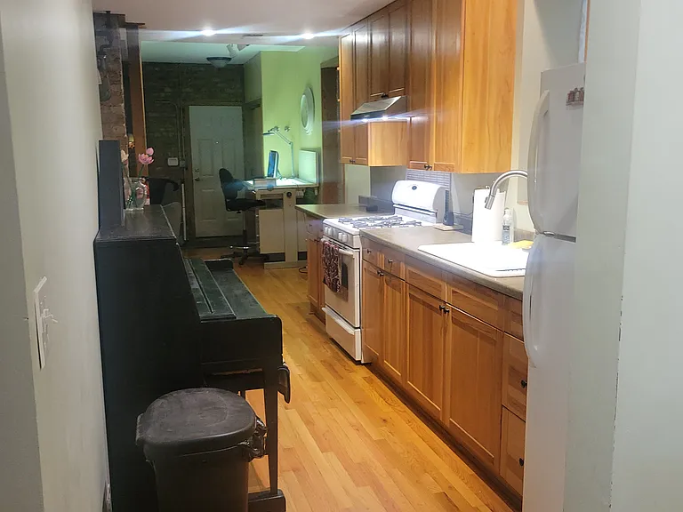 W Wabansia Ave — Photo 3
