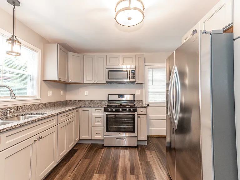 437 Elizabeth St — Photo 26