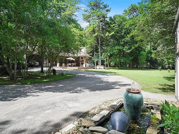 Another angle of the circular drive around to the back.