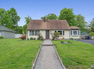 32 Bergen Dr, Cedar Grove, NJ 07009