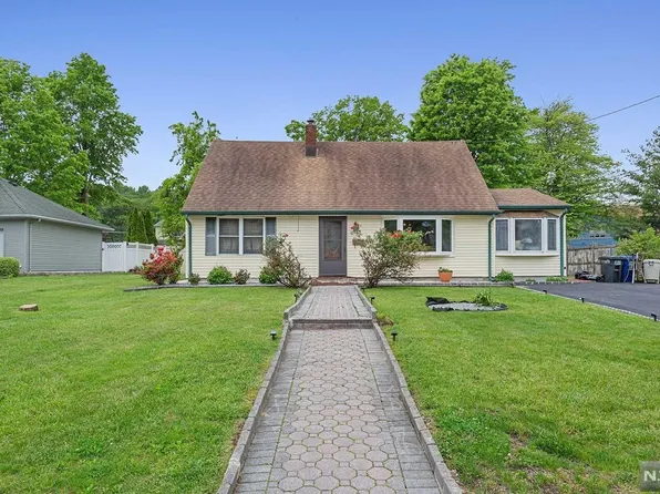 32 Bergen Dr, Cedar Grove, NJ 07009