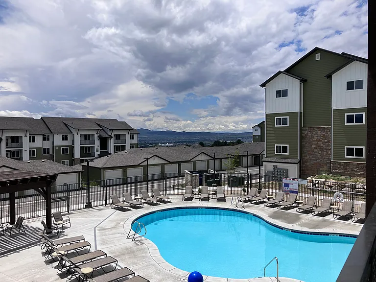 Clubhouse - Pool