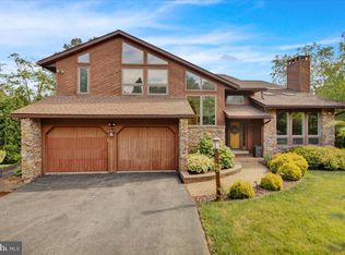 112 Gail Cir, Wyomissing, PA 19610