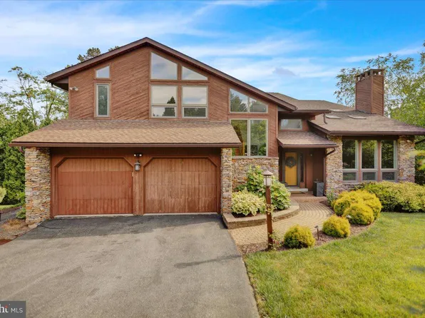 112 Gail Cir, Wyomissing, PA 19610