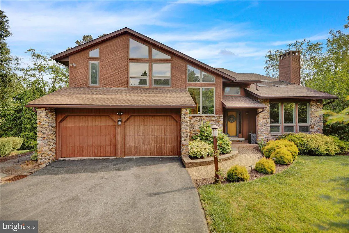 112 Gail Cir photo 1