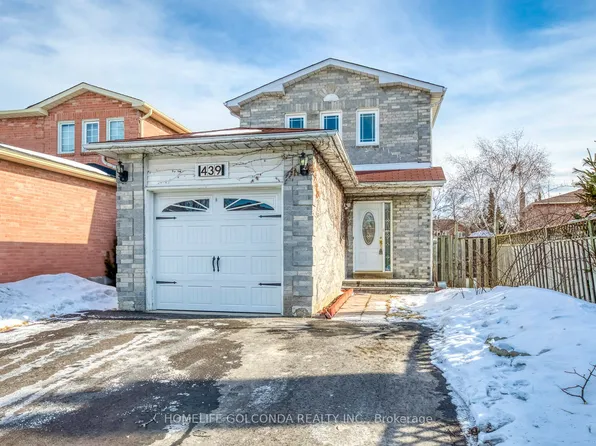 439 Bluesky Cres, Mississauga, ON L5R 2R9