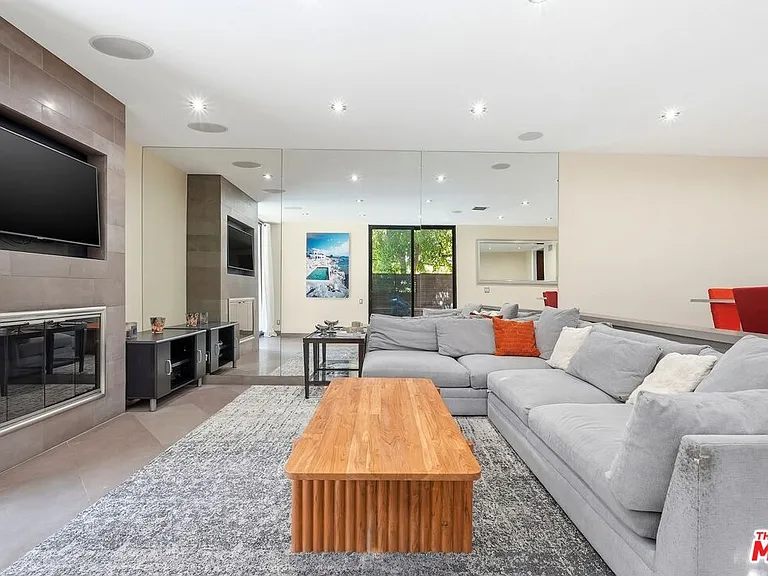 1033 Carol Dr #T16 — Photo 3