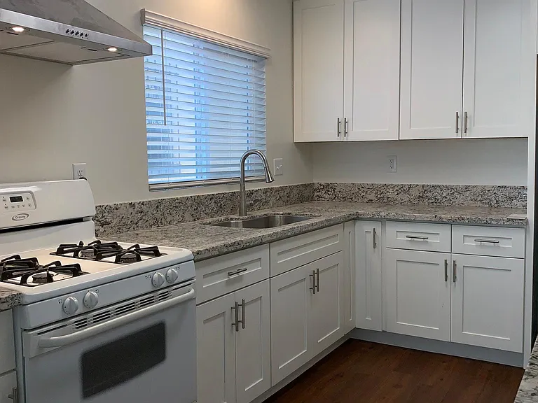 1810 Polk Ave — Photo 6