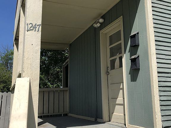 4th image of 1247 Quarry Ave NW #1