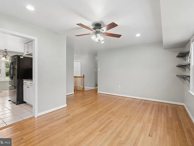 8109 Broadview Dr — Photo 9