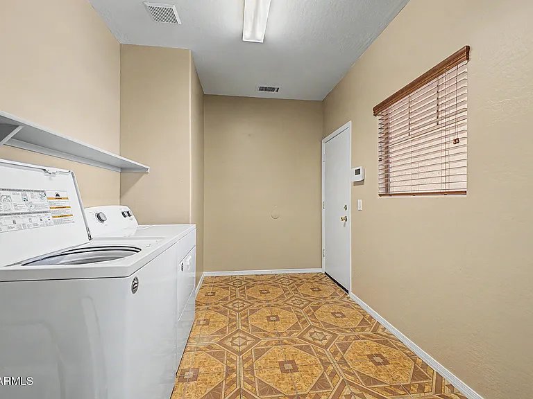 5329 W La Salle St — Photo 36