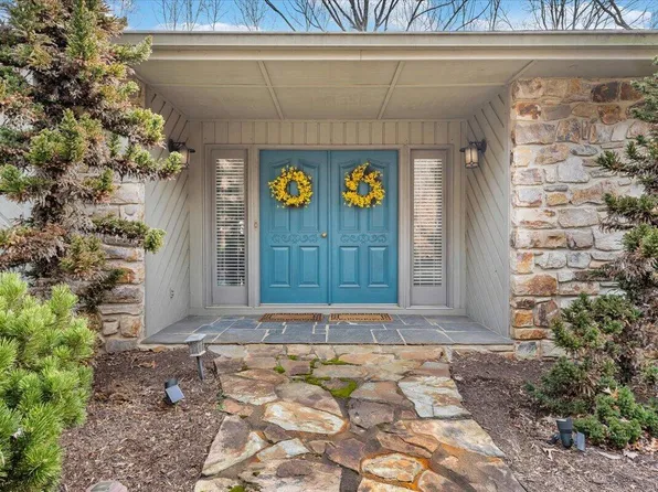 4921 Hunting Hills Dr, Roanoke, VA 24018