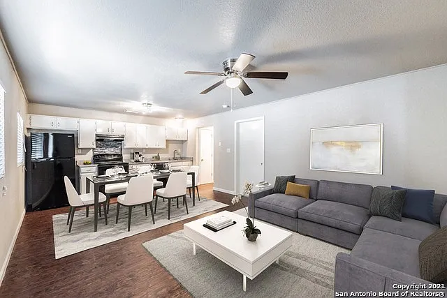 1 bed, 1.0 bath, 700 sqft, $850 — Photo 2