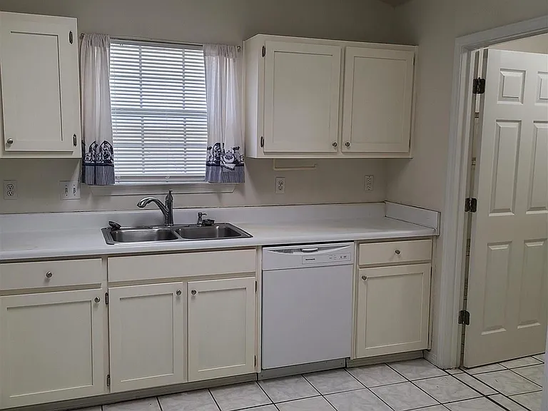 112 Mirabelle Cir — Photo 8
