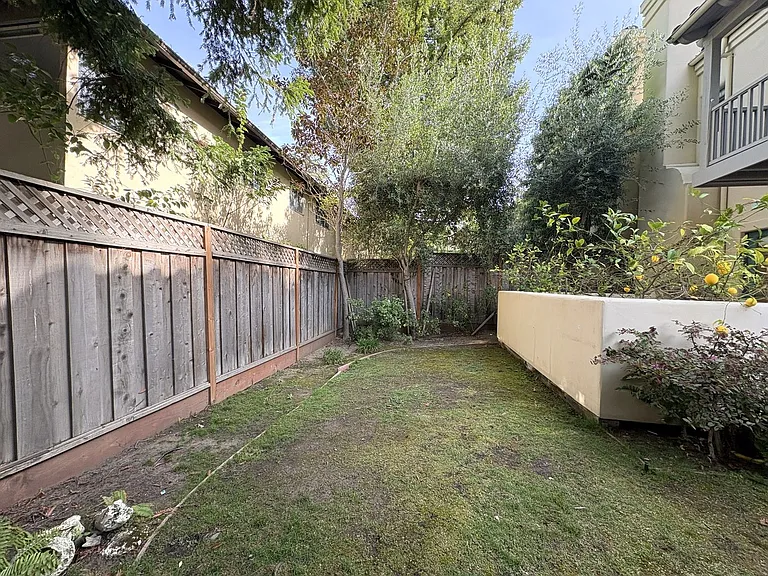 712 Elizabeth Ln — Photo 34