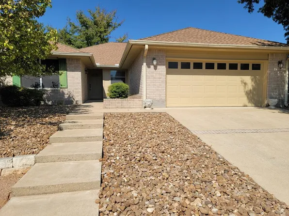 314 Crestwood Dr, Kerrville, TX 78028