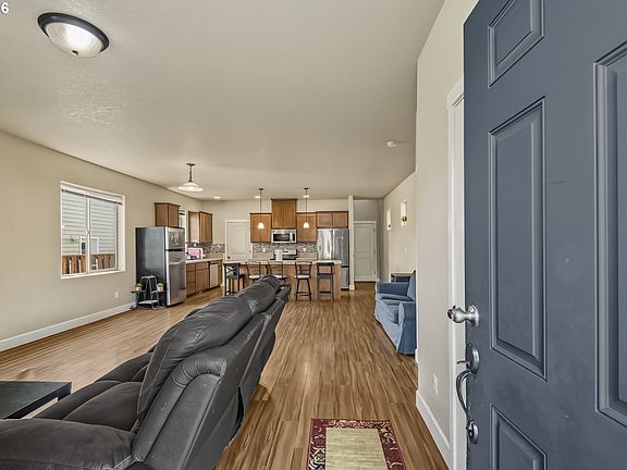 3rd image of 129 NW Connell Ave