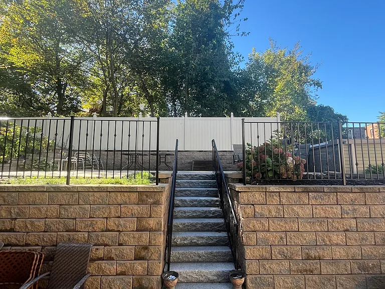Cedar St — Photo 17