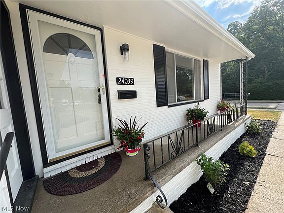 3rd image of 24039 Noreen Dr