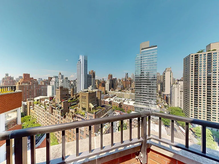 250 E 73rd St #PHB — Photo 17