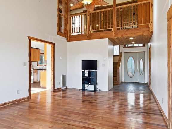 4th image of 1027 Blue Wing Road Road