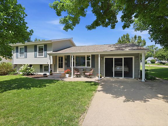 2nd image of 3128 Somerset Dr