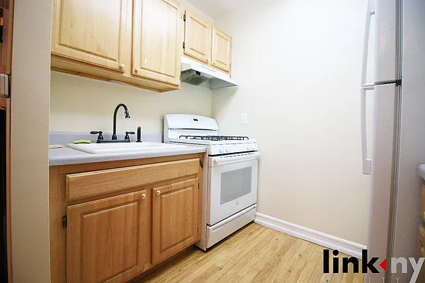 Rented by Link NY Realty | media 17