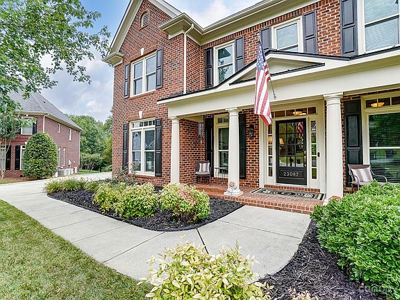 4th image of 23087 Norwalk Ln