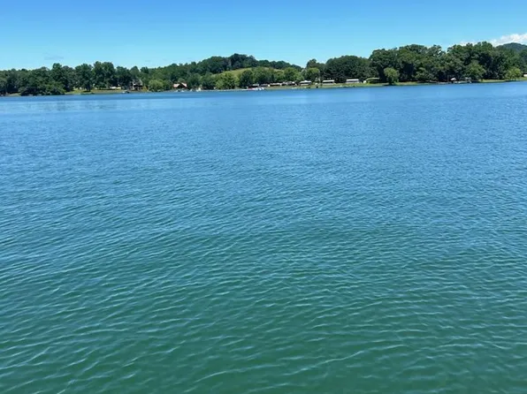 3 Lake Breeze Acres, Hayesville, NC 28904