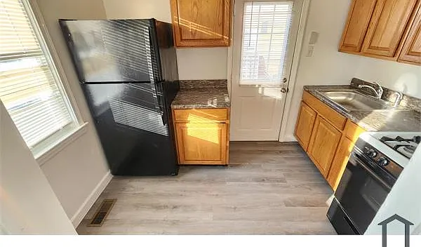 2 bed, $1,000 — Photo 4