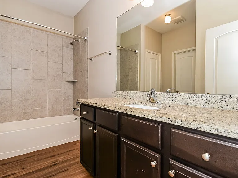 204 Aaron St — Photo 11