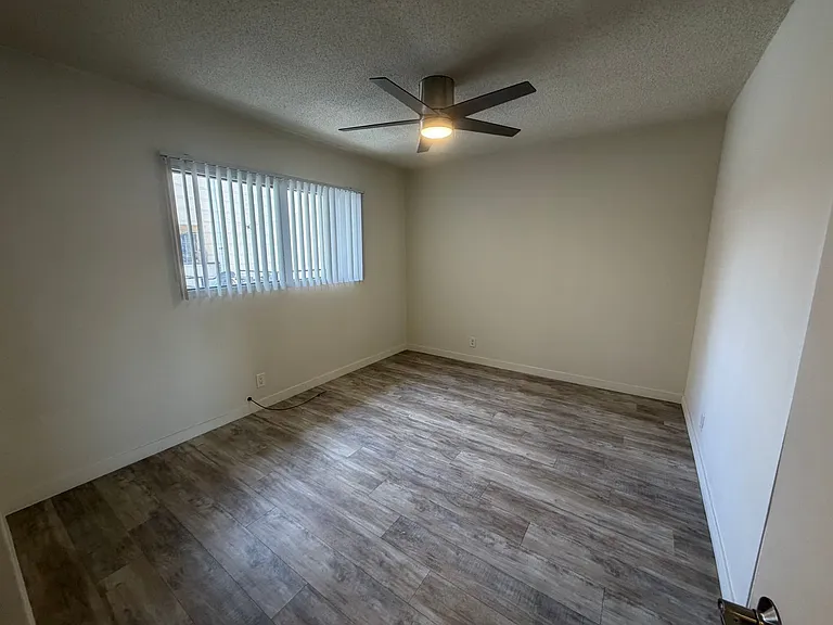 4714 Slauson Ave — Photo 15