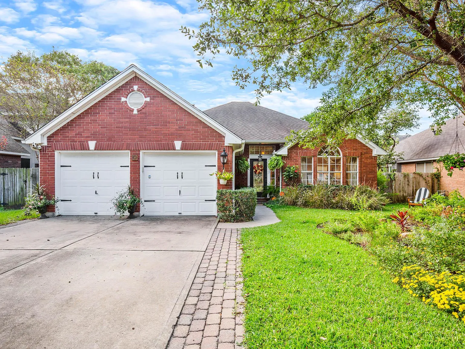 12617 Cinchring Ln — Photo 1