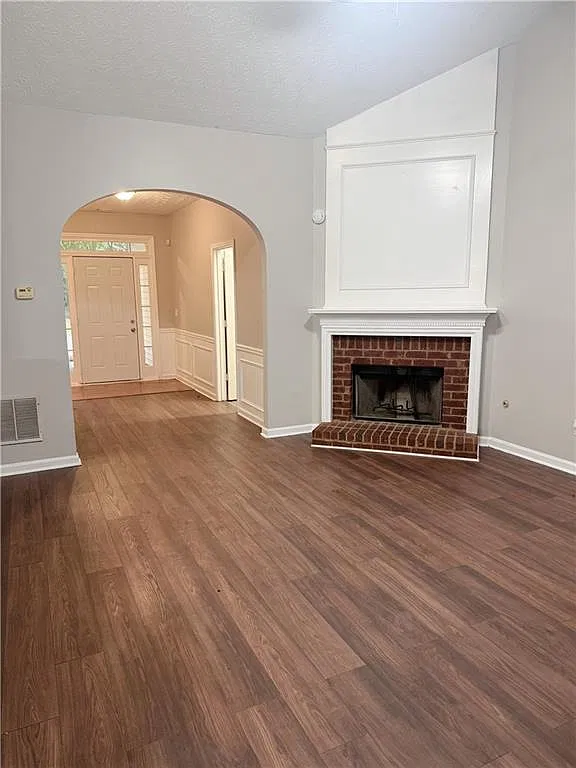 3 bed, 2.0 bath, 1640 sqft, $2,050 — Photo 3