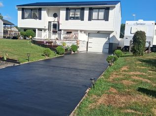 20 Barringer Dr, Hamlin, NY 14464