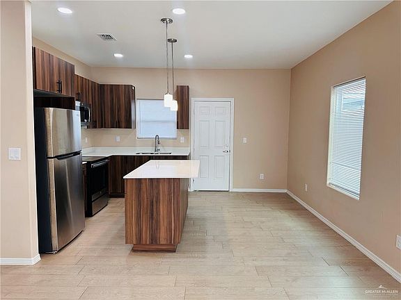 3rd image of 3105 Driftwood Ln #1