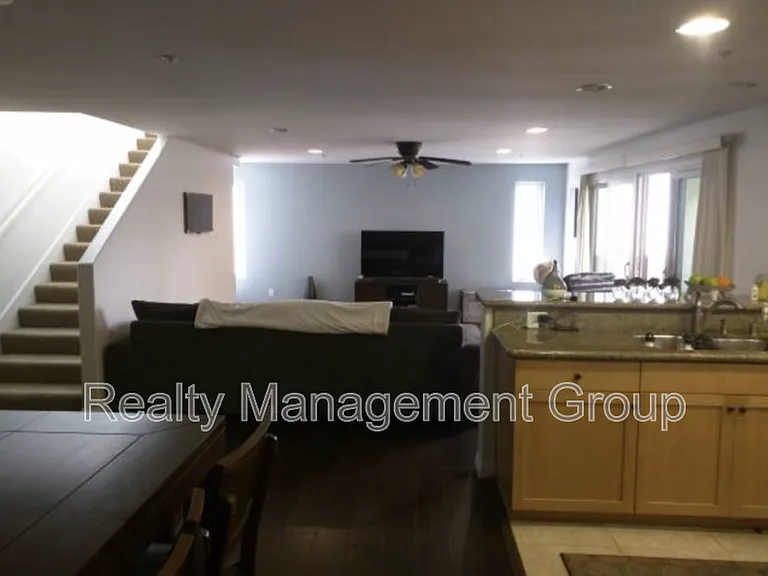 2018 Hornblend St — Photo 3