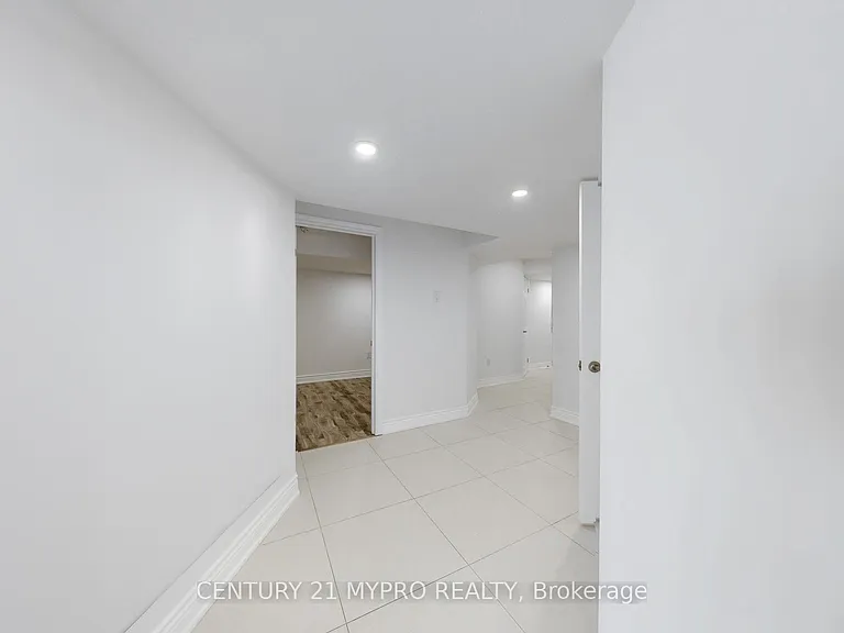 13 Manor Glen Cres #BASEMENT — Photo 18