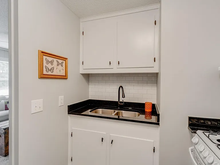2742 Montgomery Ave — Photo 10