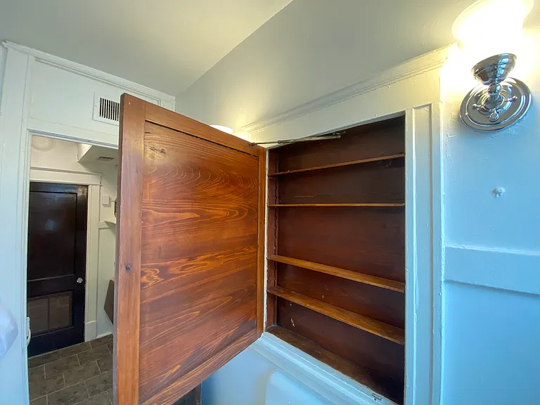Lots of storage space in medicine cabinet.