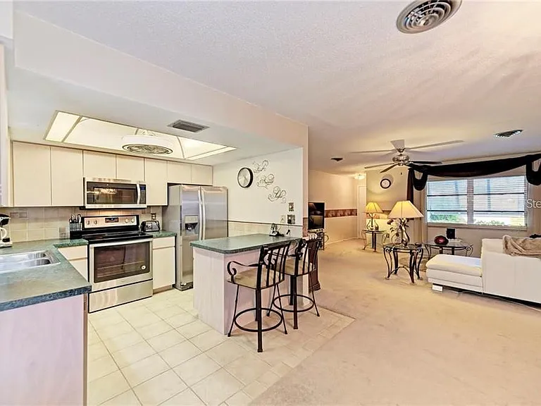 910 Caples St — Photo 14