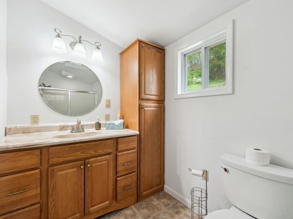 817 Laura St, Jeannette, PA 15644